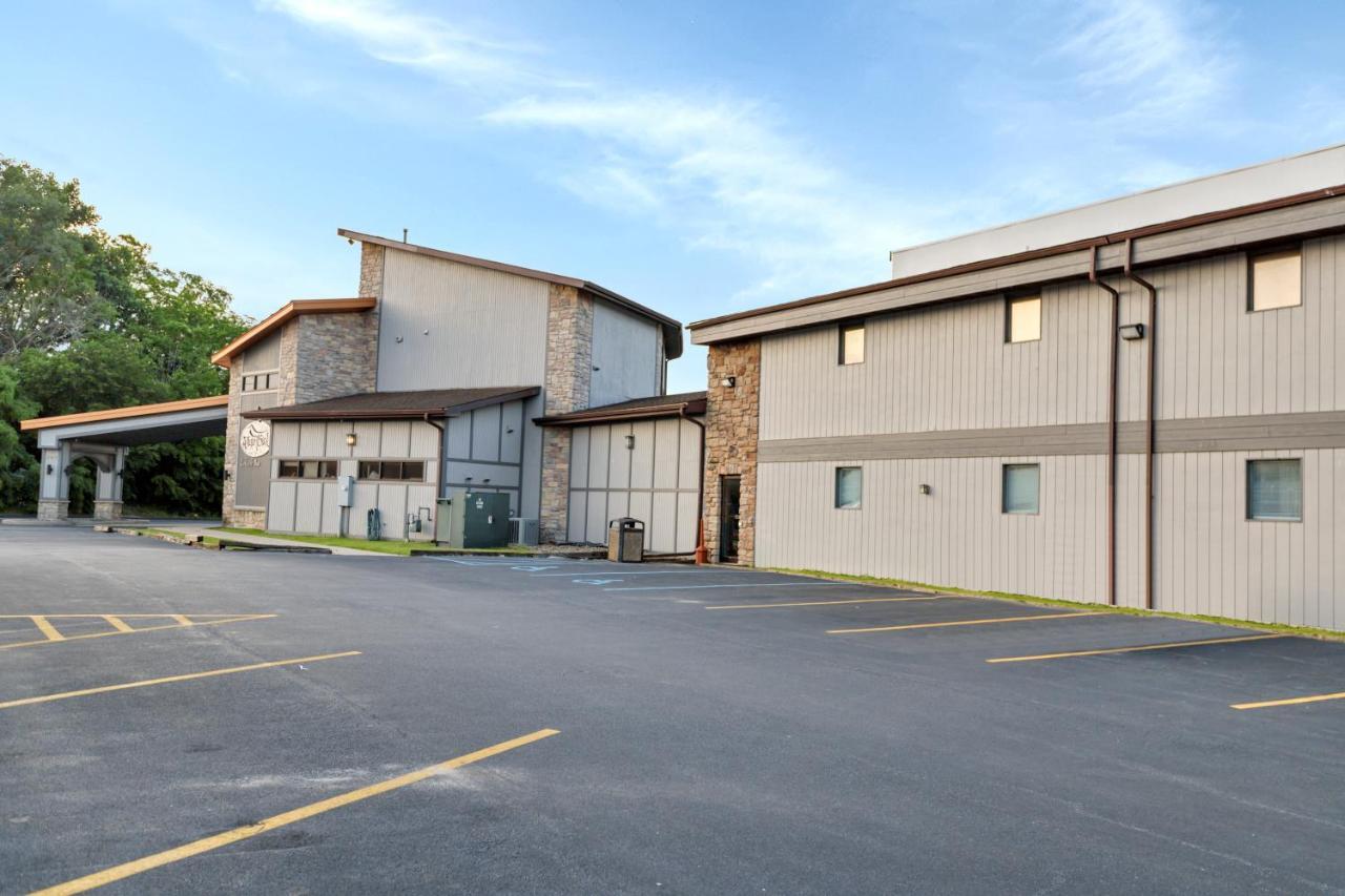 Waterbird Lakeside Inn Chesterton Exterior photo