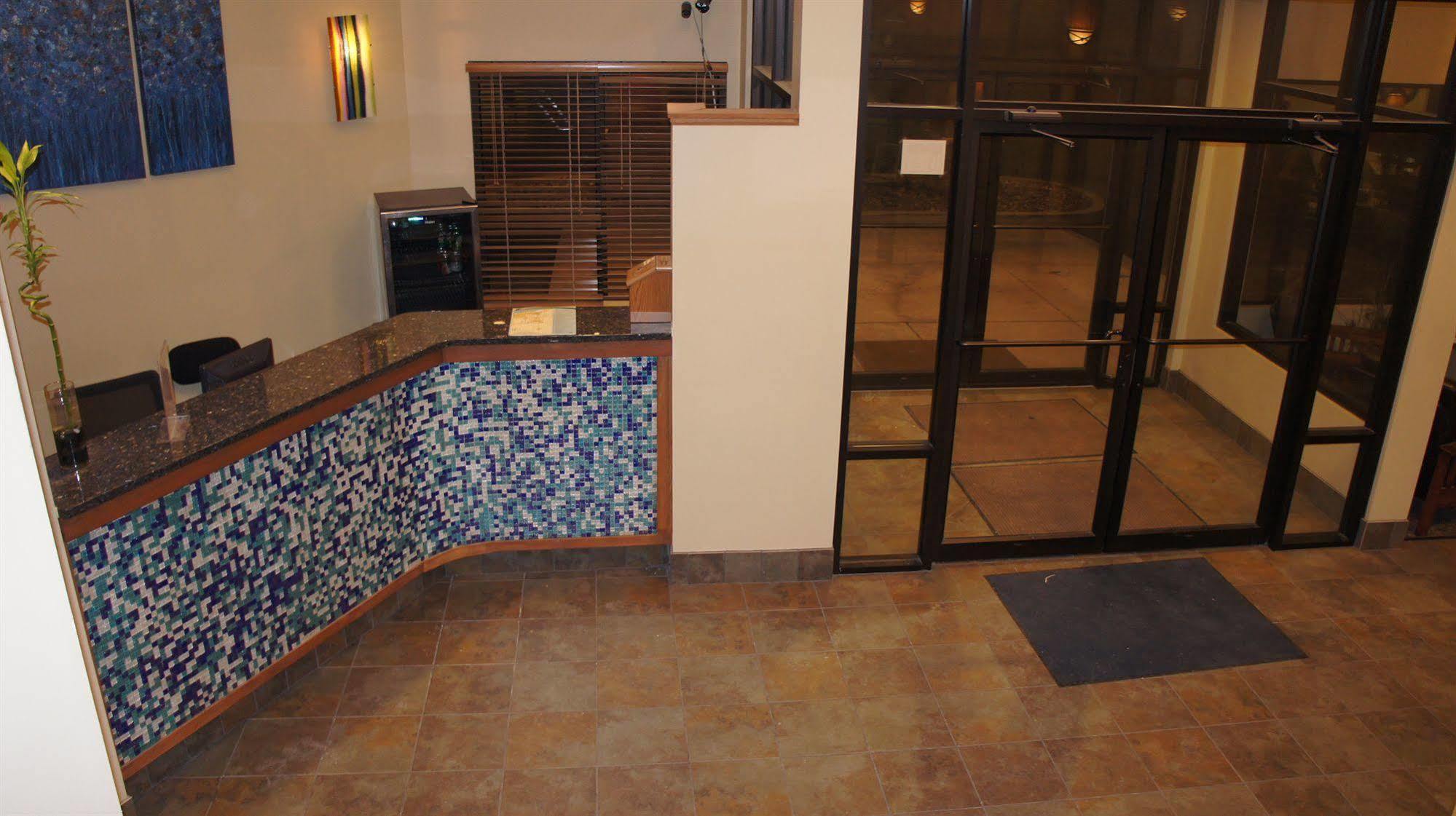 Waterbird Lakeside Inn Chesterton Exterior photo