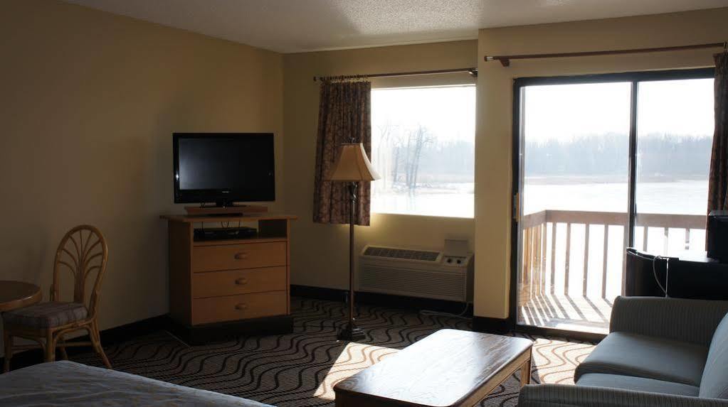 Waterbird Lakeside Inn Chesterton Exterior photo